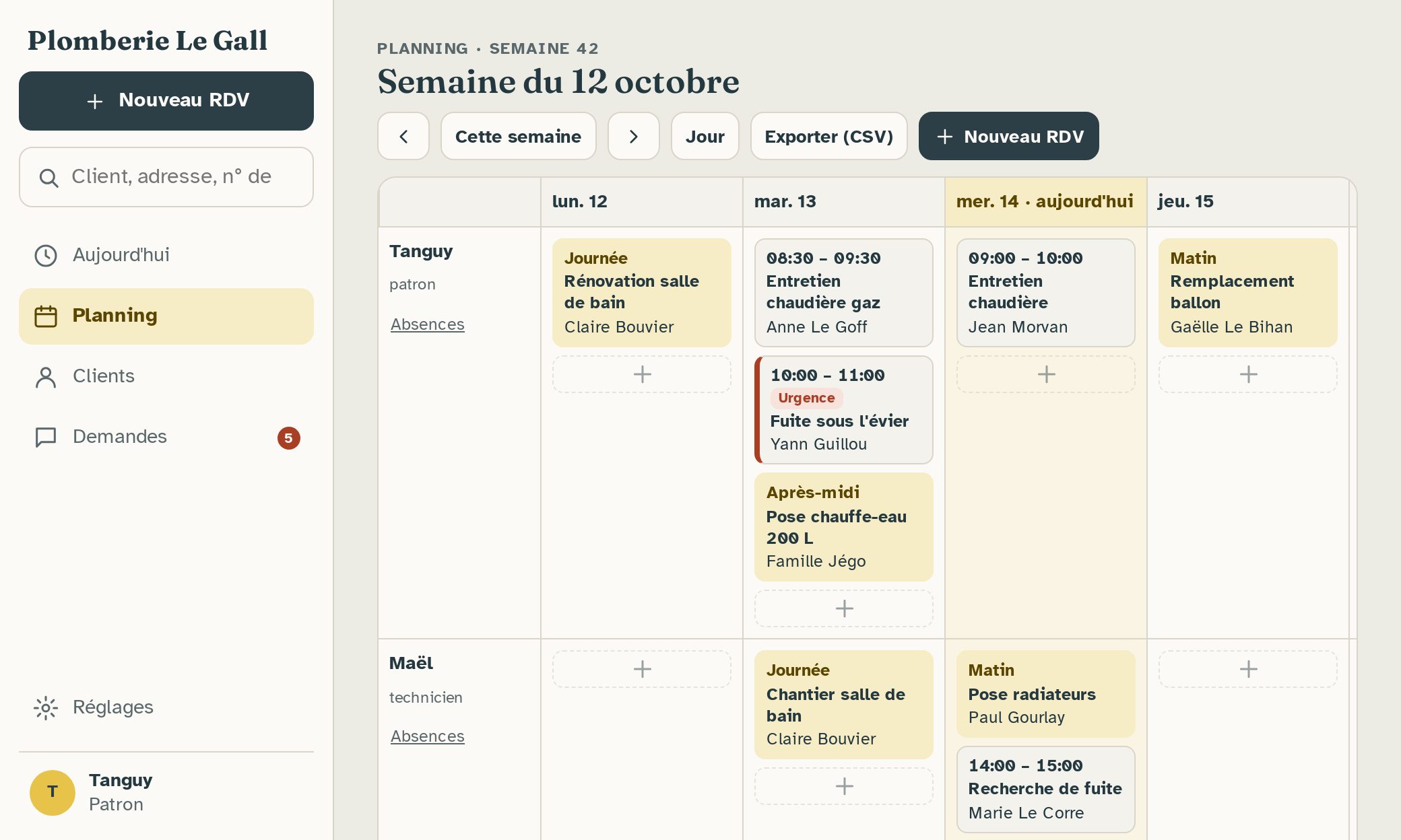 Le planning de la semaine sur ordinateur, une ligne par technicien.